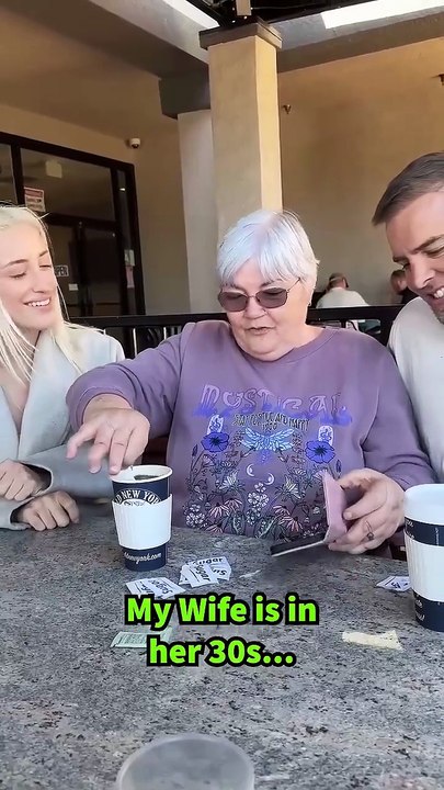 Using my pregnancy test to tell my mom the good news! ❤️