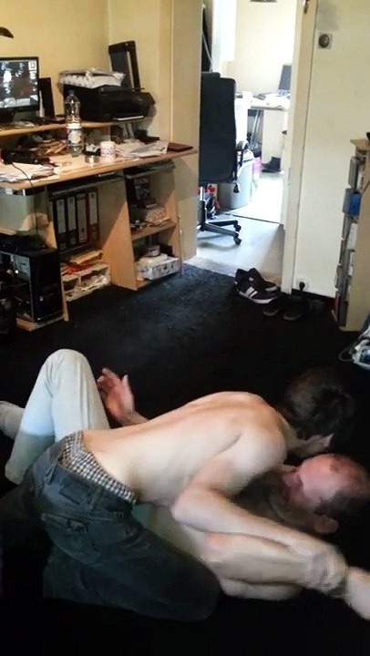 15 jahriger junge gewinnt Ringkampf gegen dicken Mann