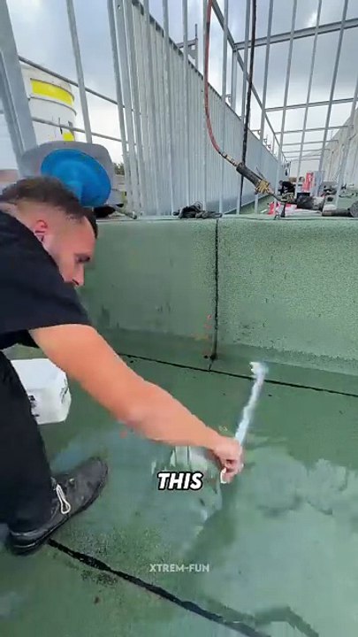 WHITE POWDER TURNS WATER INTO GEL TO STOP LEAKS 🤯🧪