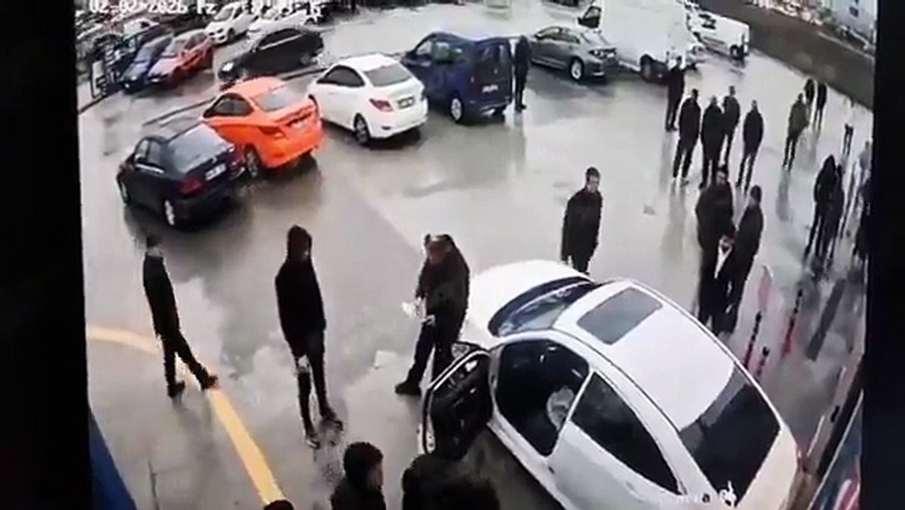 Ankara’da polis memuru Melih Okan Keskin’in, TÜVTÜRK istasyonunda dövülerek öldürüldüğü olaya ait görüntüler ortaya çıktı