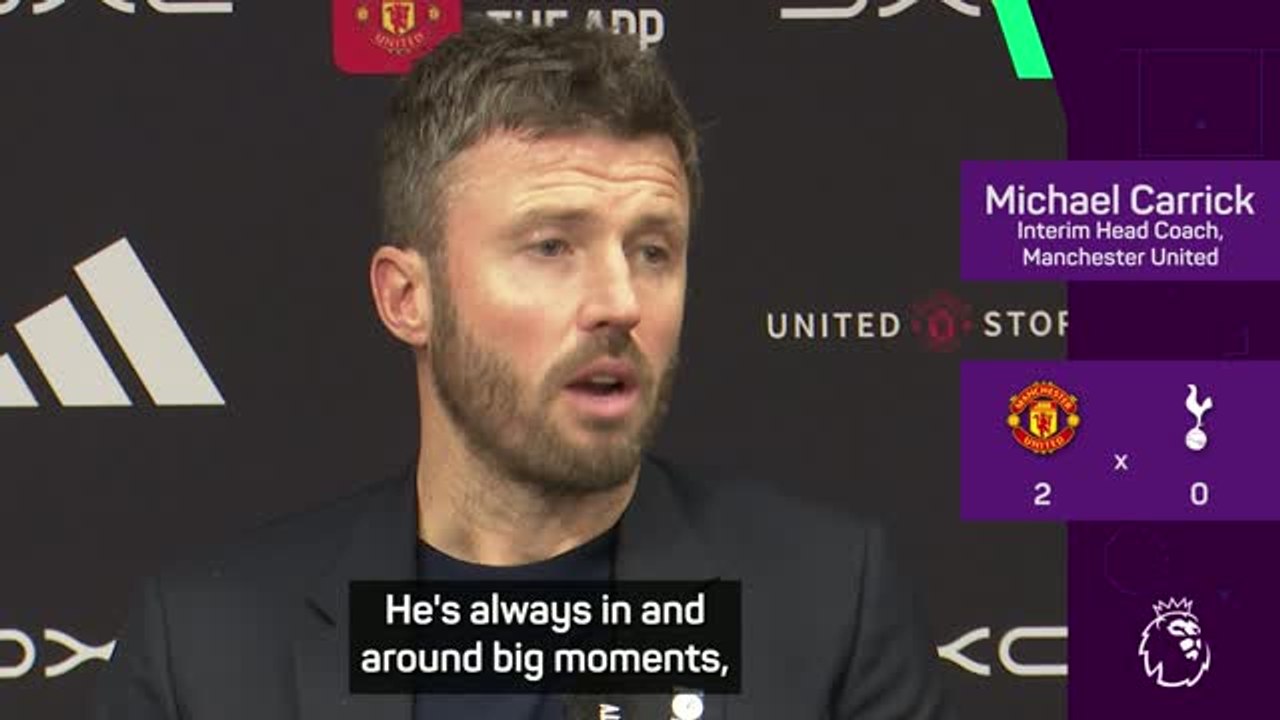 Carrick hails Fernandes' versatility after another Man United milestone
