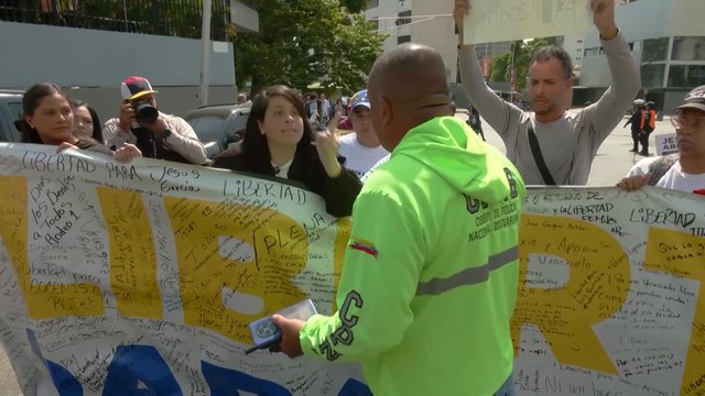 Familias de prisioneros políticos venezolanos se manifiestan pidiendo su liberación