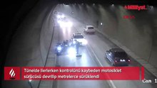 Tünelde motosikletin devrilip sürüklendiği kaza kamerada