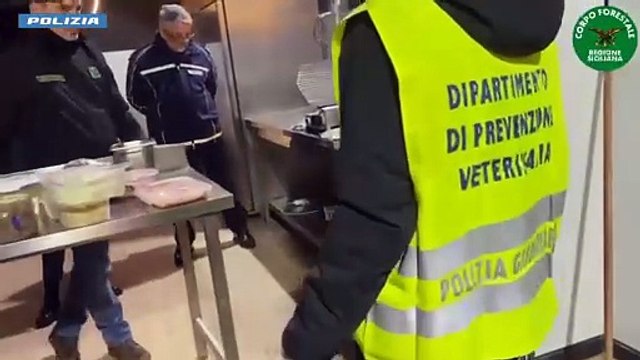 I controlli della task force della polizia in due ristoranti della zona della movida catanese