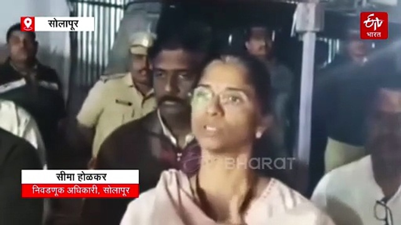 सोलापूर- पुणे महामार्गावरच्या ढाब्यामध्ये आढळल्या ईव्हीएम मशीन; कार्यकर्त्यांचा ठिय्या; निवडणूक अधिकाऱ्यांनी काय म्हटलं?