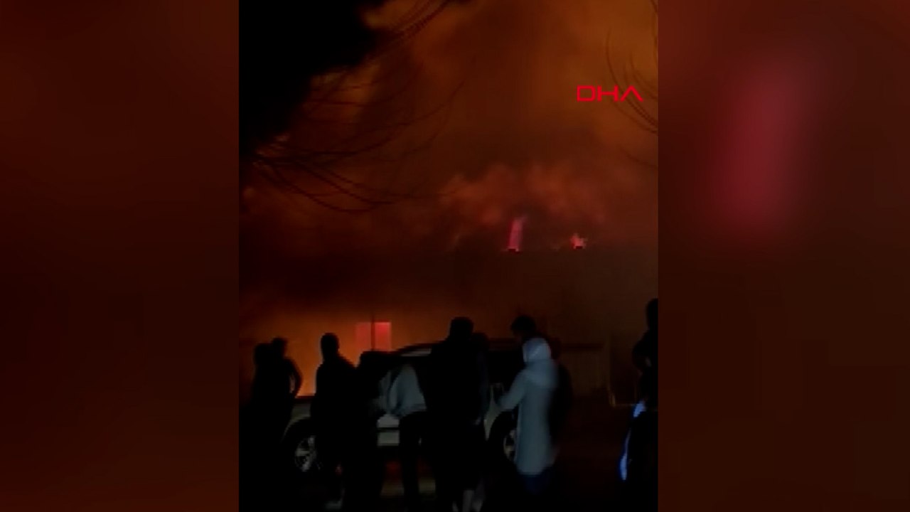 Tek katlı ev yangında kullanılamaz hale geldi
