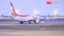 德威航空班機降落機輪「落跑」 桃機北跑道關閉 影響航班起降