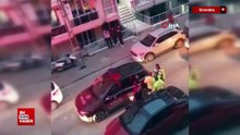İstanbul'da film gibi kovalamaca: Polisten kaçıp park hakindeki araçlara çarptılar