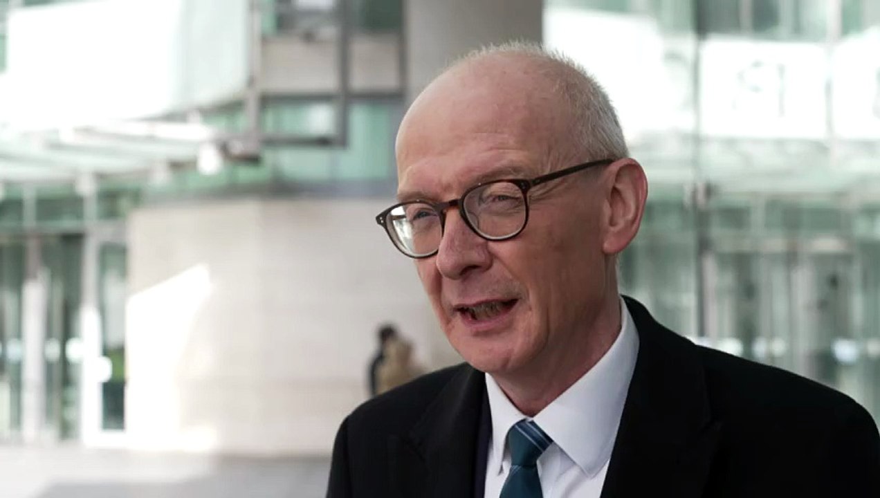 Minister: Mandelson should hand back pay-out