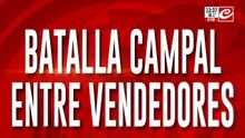 Batalla campal entre vendedores: corridas, piñas y máxima tensión