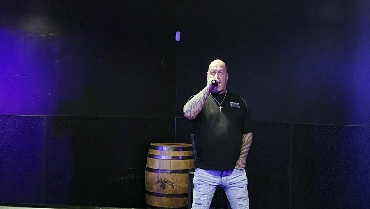 BEYOND THE BLACK - DANCING IN THE DARK (PERFORMED LIVE AT THE WESTERNER)