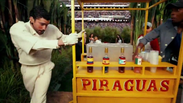 Bad Bunny arranca su presentacion en el Super Bowl a ritmo de Tití me preguntó
