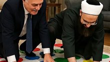 Nihat Hatipoğlu ve Cübbeli Ahmet Twister Oynuyor