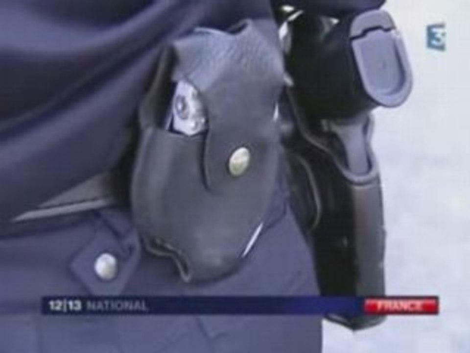 La police picole et tire sur des gens "C'est qui le boss ?"