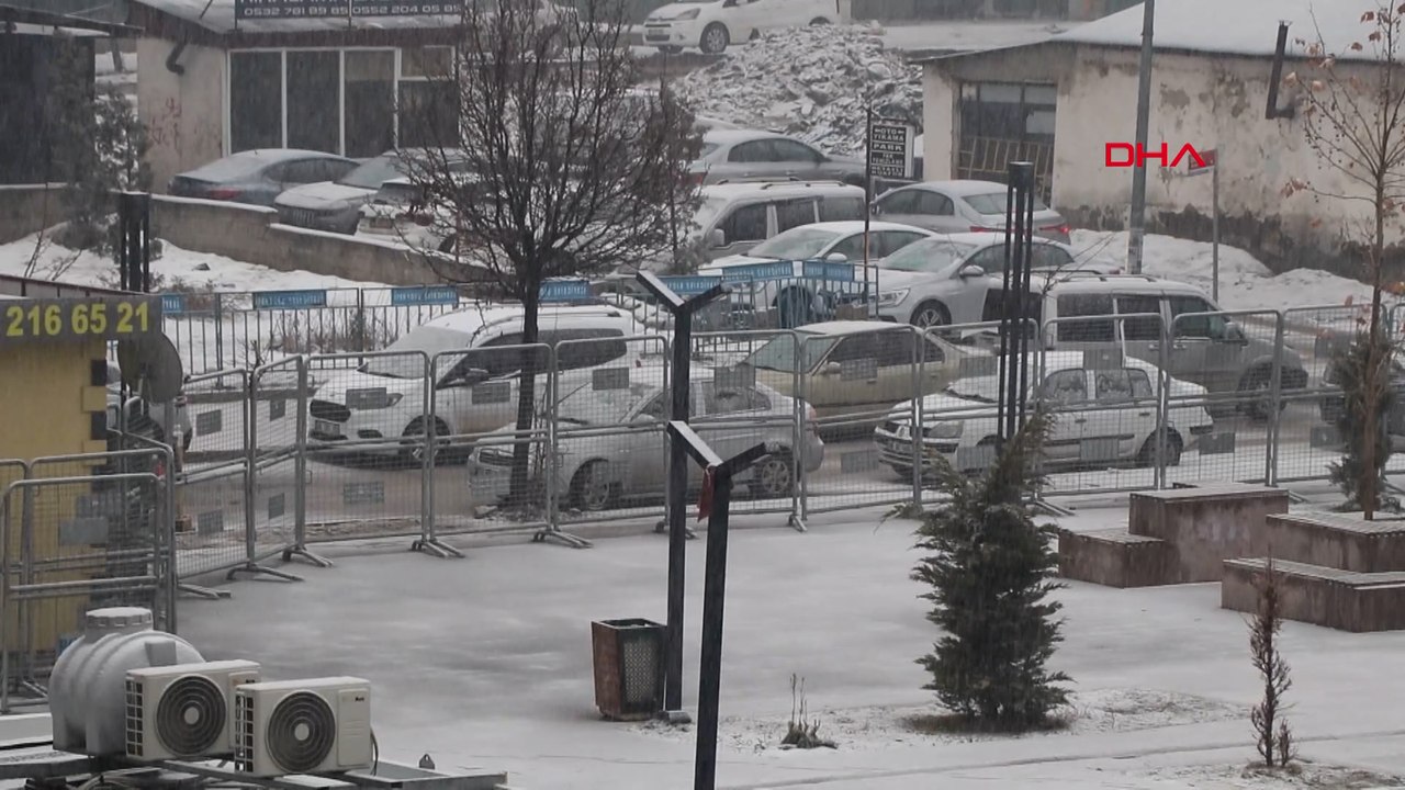 Van'da kar ve sis etkili oldu; 141 yerleşim yerine ulaşım sağlanamıyor