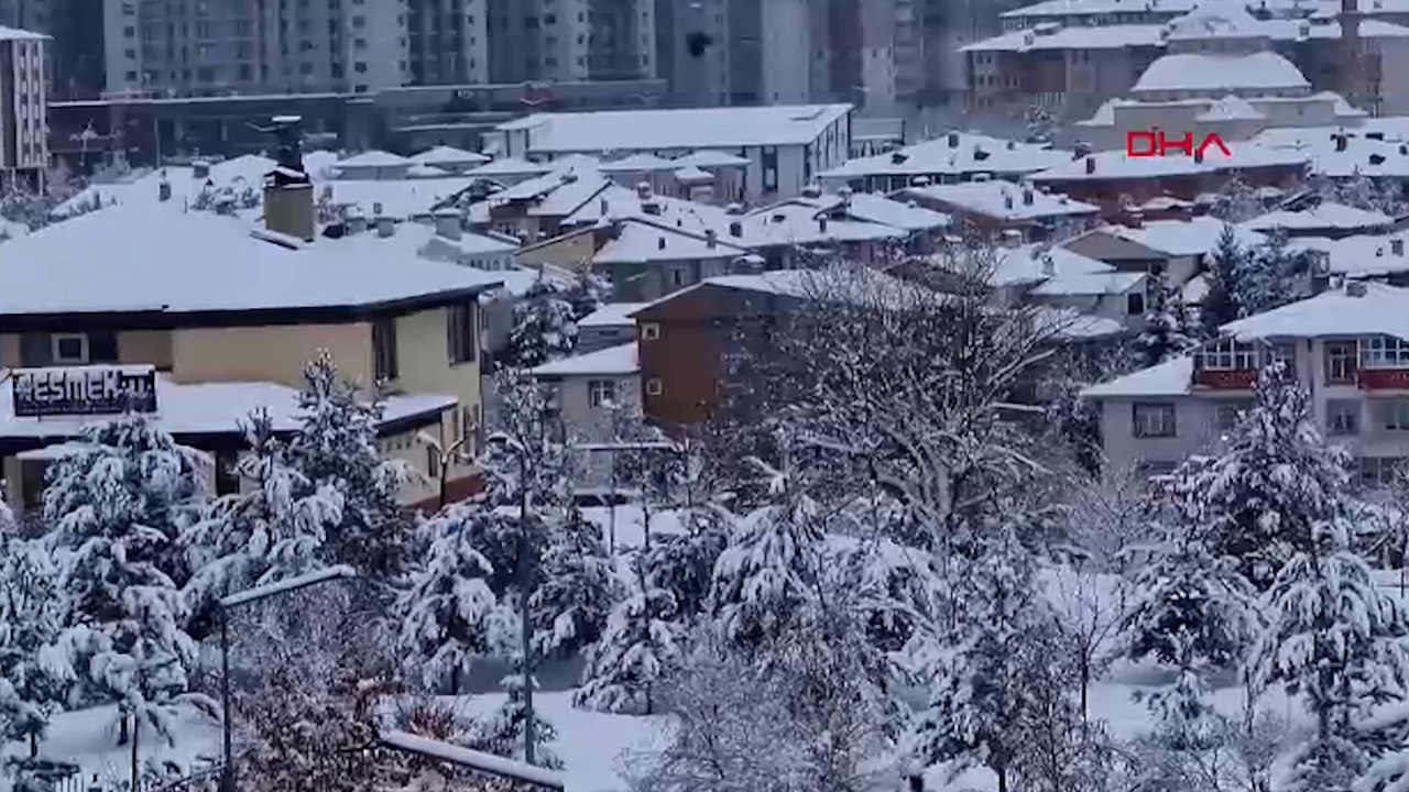 Erzurum'da kar yağışı; 775 mahalle yolu kapandı