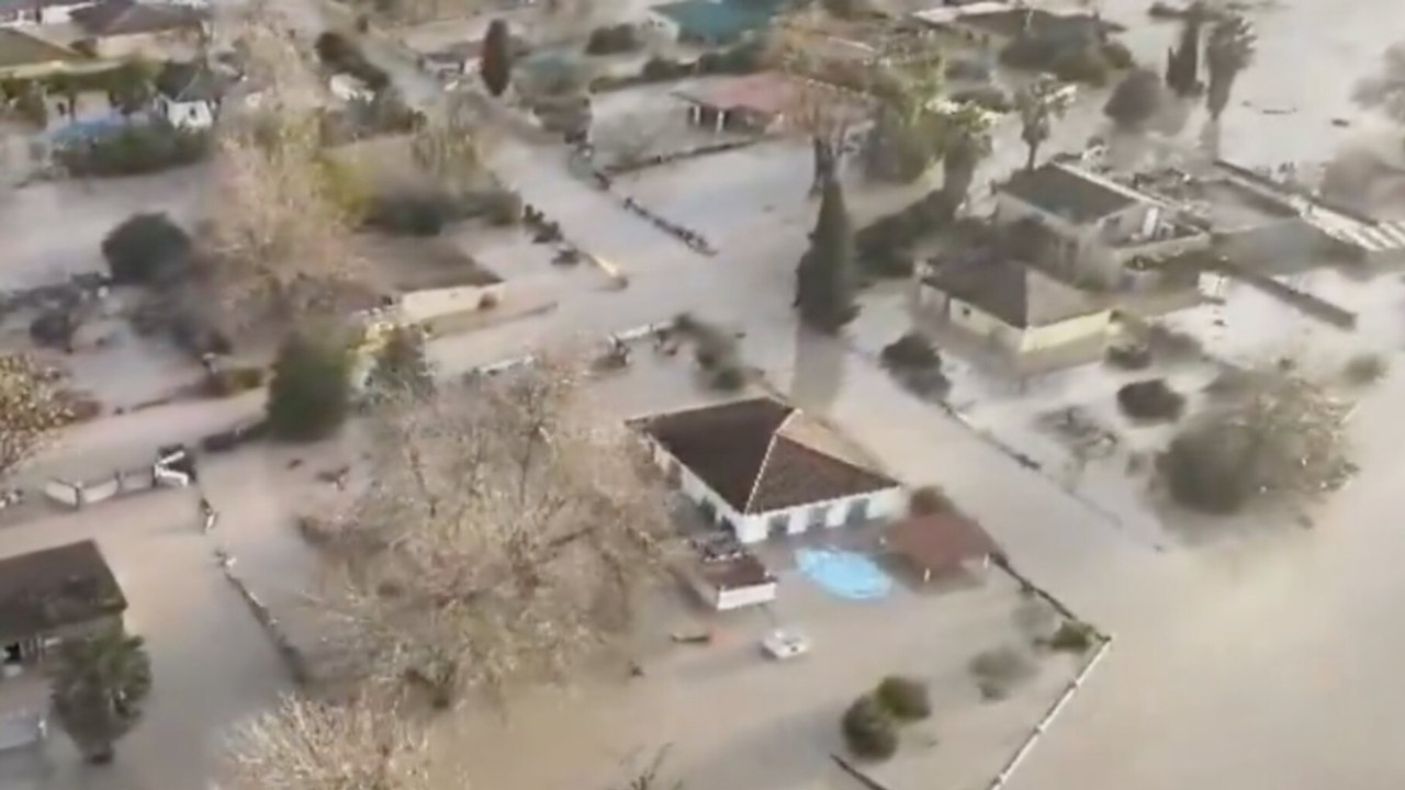 Spagna, Cordova sott’acqua dopo la tempesta Marta: fiume esonda, evacuate oltre 11 mila persone