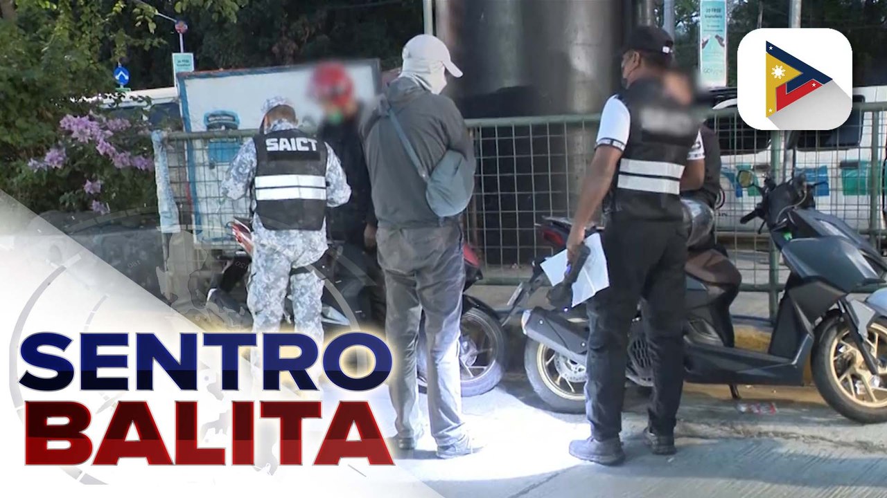 Motorcycle rider na may takip na face mask ang plaka, kabilang sa mga nasita sa operasyon ng DOTr-SAICT sa EDSA Busway; ilan pang mga pasaway na motorista, huli | ulat ni Bernard Ferrer