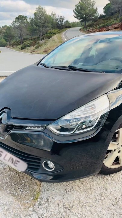 🚗💥 Route des Crêtes – La CiotatVirages qui s’enchaînent, falaise au bord, mer en ligne de mire.Gaz, relance, adrénaline.Le moteur parle, la route répond.Plaisir de conduire brut. 💨🌊