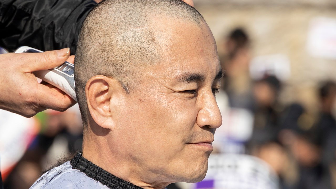 "특별법 통과시켜달라"...김진태 강원지사 삭발 / YTN