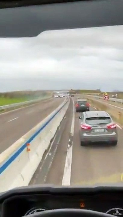 Italie: Regardez les images impressionnantes d’un fourgon blindé attaqué - Deux personnes interpellées - VIDEO