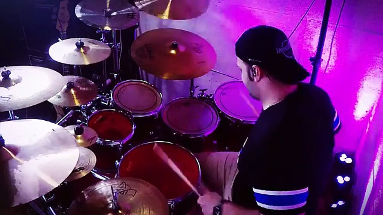 🤘Una noche loca (Mashup Offspring, Enrique Iglesias y Buffy Caza vampiros)🙉🙈🙊