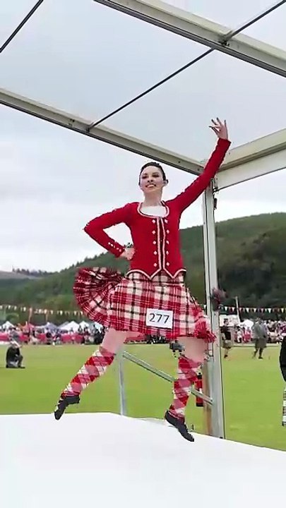 A great performance of the Highland Fling by Laura Smith during the 2025 Lonach Highland Games 💙🤍