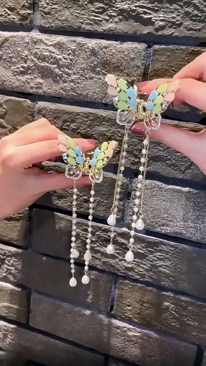 Girls are loving this Korean butterfly hair clip 🦋 Cute, affordable, and perfect for daily hairstyles.  Tag someone who would wear this 💖