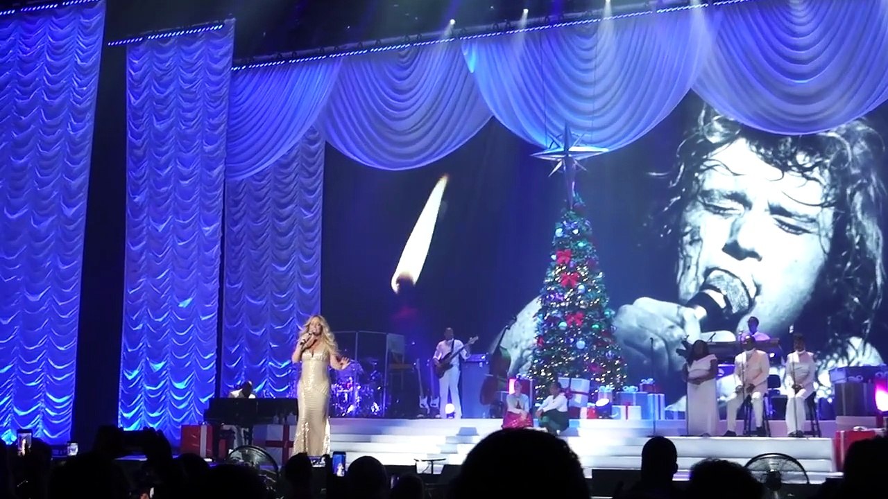 2017 - Mariah Carey - Reprise de Que je t’aime en hommage à Johnny Hallyday (Concert à l’AccorHotels Arena, Paris, 09 décembre)