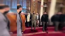 Şara'dan askeri kıyafetlerle namaz ve zafer konuşması