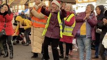 This one's for Sweet Caroline! Horsell Christmas Market lyncphin gets musical tribute