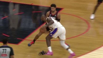 Lakers - Un LeBron James en feu mène son équipe à la victoire face aux 76ers