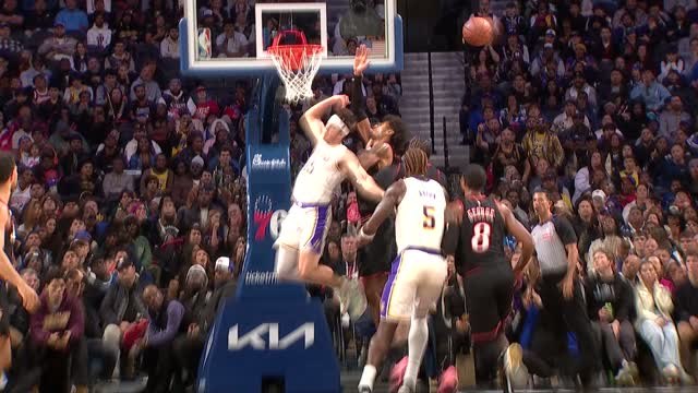 Austin Reaves makes stunning behind-the-back assist for Hachimura