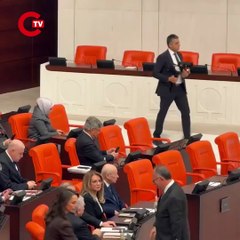 DEM Parti Eş Başkanları MHP Lideri Devlet Bahçeli ile tokalaştı.