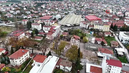 Sındırgı’da deprem sonrası yıkımlar yeniden başladı