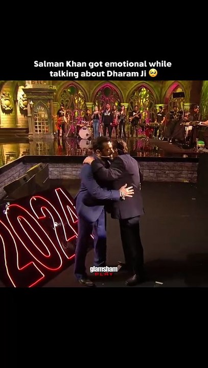 The depth of respect and love is clear. Salman gets emotional speaking about the legendary Dharmendra. A heartfelt moment between two generations of Bollywood icons. 🙏  #glamsham #salmankhan #dharmendra #dharamji #bollywood #emotionalmoment #respect #leg