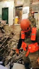 Desabamento no Catete deixa feridos e bombeiros buscam vítimas nos escombros