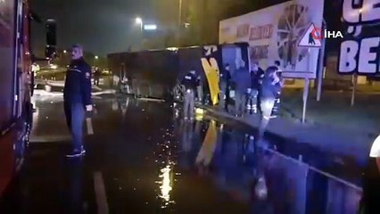 Çekmeköy'de kontrolden çıkan otobüs yan yattı