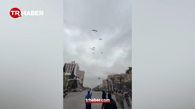 Şam semalarında yamaç paraşütü gösterisi yapıldı