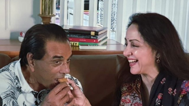 Dharmendra के जन्मदिन पर इमोशनल हुईं Hema Malini!