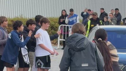 Vini se para con un fan disfrazado de Papá Noel: su reacción es para verla