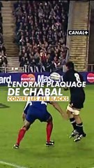 Revivez l’énorme plaquage de Sébastien Chabal sur l’emblématique troisième ligne néo-zélandais Chris Masoe 🤯  Notre consultant et figure iconique du rugby français fête aujourd’hui ses 48 ans 🎂  Joyeux anniversaire Sébastien 🥳