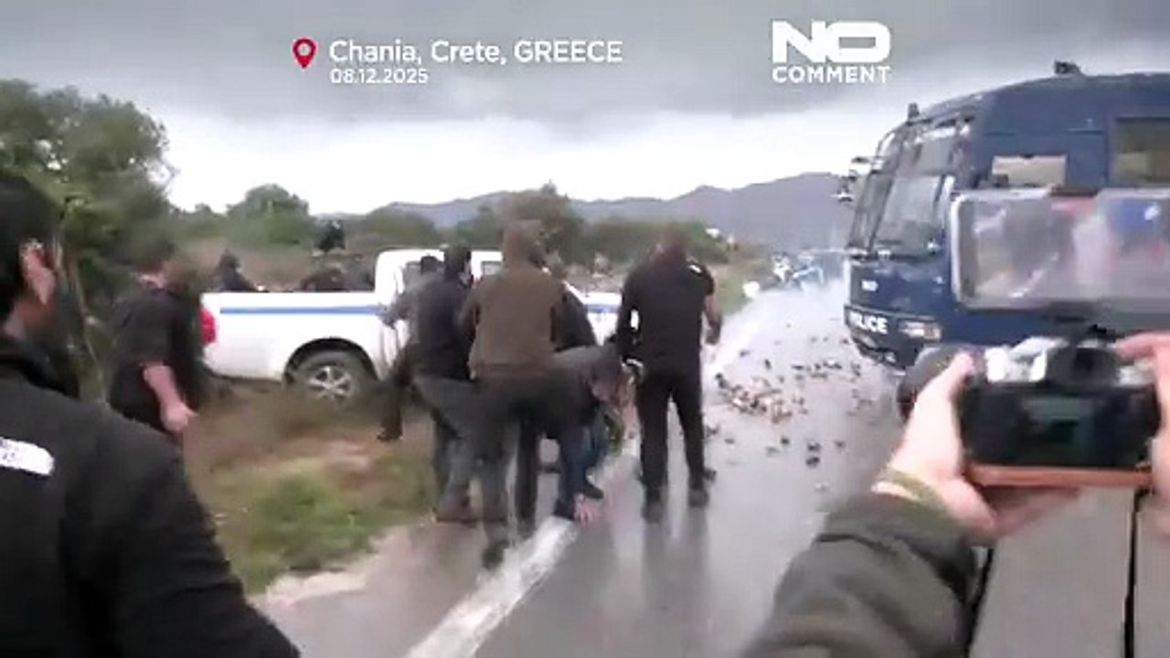 درگیری میان کشاورزان و پلیس در یونان همزمان با اعتراض به تاخیر پرداخت یارانه‌های اتحادیه اروپا