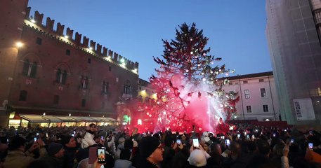 Ferrara fa il pieno per l'accensione dell'albero di Natale