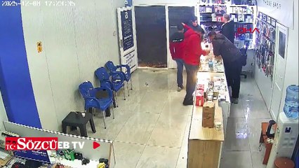 Tamire getirilen cep telefonu alev aldı; o anlar kamerada