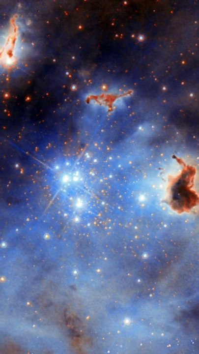 🌌 Une toile cosmique  Cette toile cosmique vibrante 🌠, remplie de nuages et d’éclats stellaires, se déploie au cœur du Grand Nuage de Magellan — une petite galaxie satellite en orbite autour de la Voie lactée. Elle regorge de pouponnières stellaires 🌟,