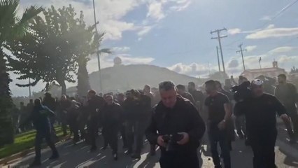 그리스 농민 시위 격화...도로·공항 막고 경찰차 전복 / YTN