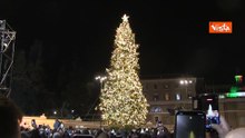 Natale 2025, il momento dell'accensione dell'albero a Piazza del Popolo