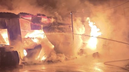 경기 파주 슬리퍼 공장에서 불...20여 명 대피 / YTN