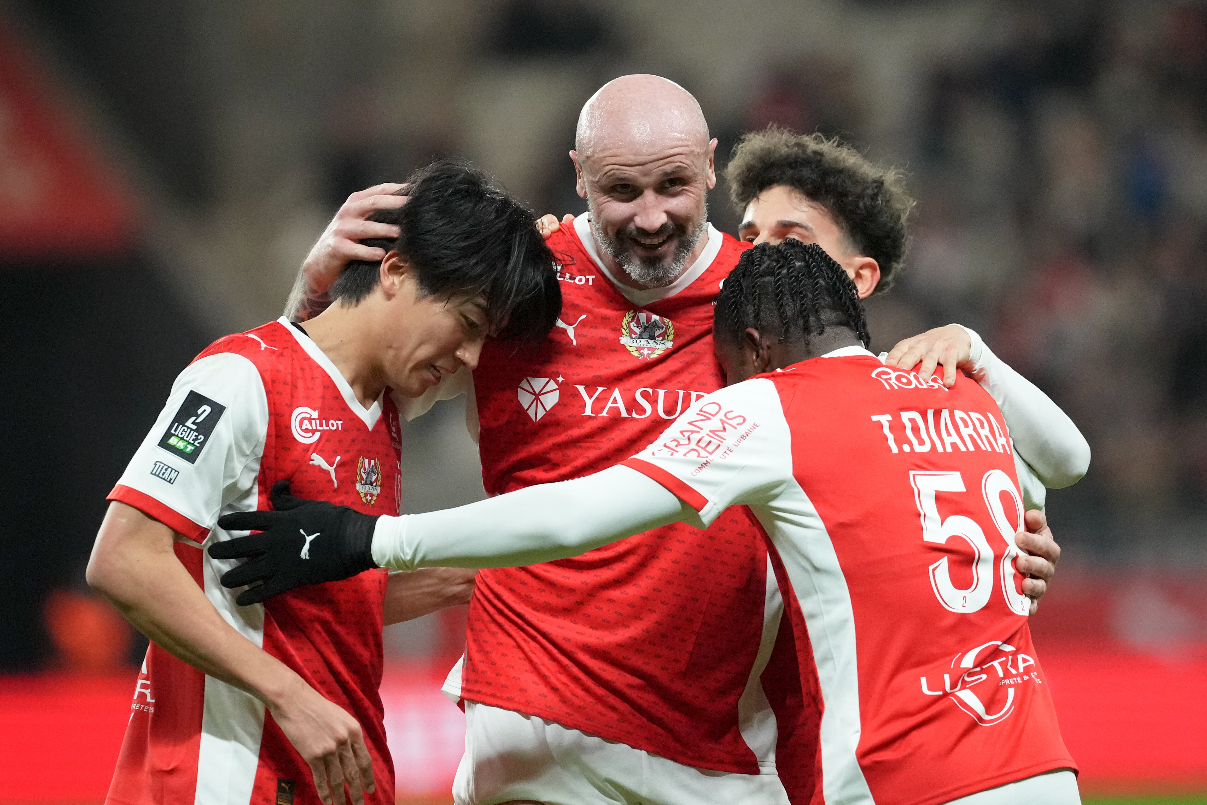 Ligue 2 : Reims se balade contre Laval et monte sur le podium